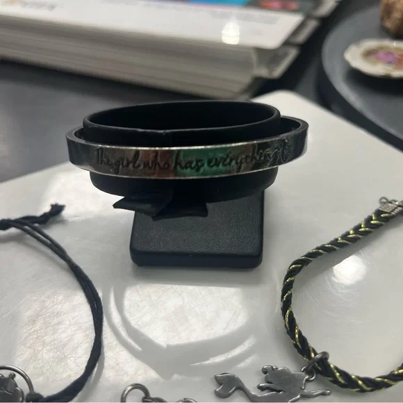 Lot of 5 Disney bracelets. - Picture 2 of 8